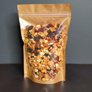 Гранола з горіхами та сухофруктами